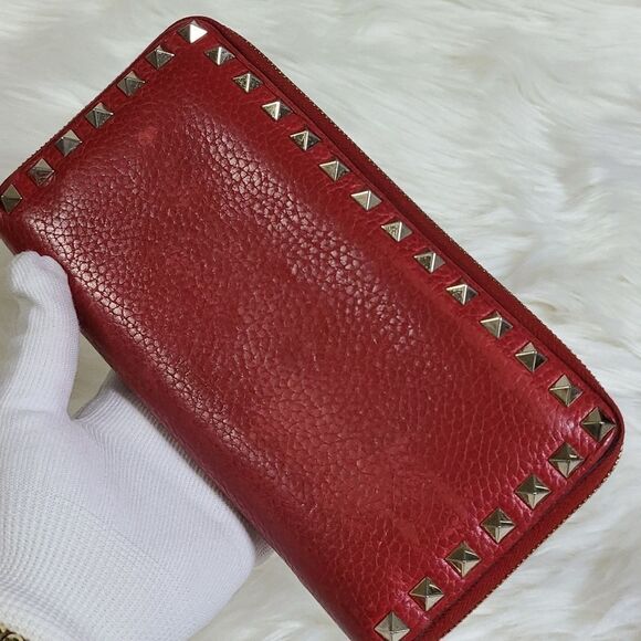 💯 Authentic Valentino Garavani Wallet 🍀 - Picture 1 of 16
